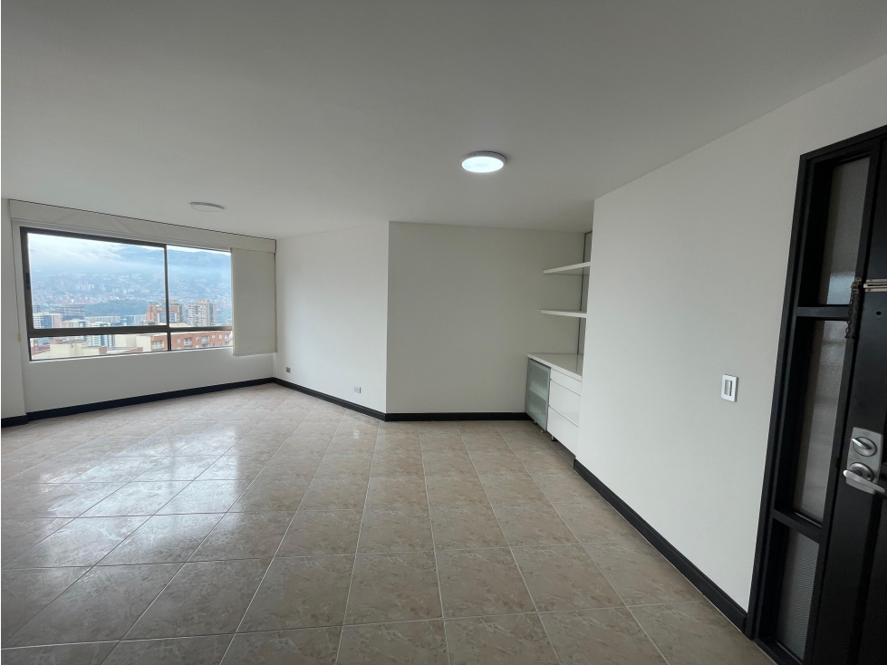 APARTAMENTO EN ARRIENDO EN CASTROPOL, LA MEJOR UBICACION — foto 2