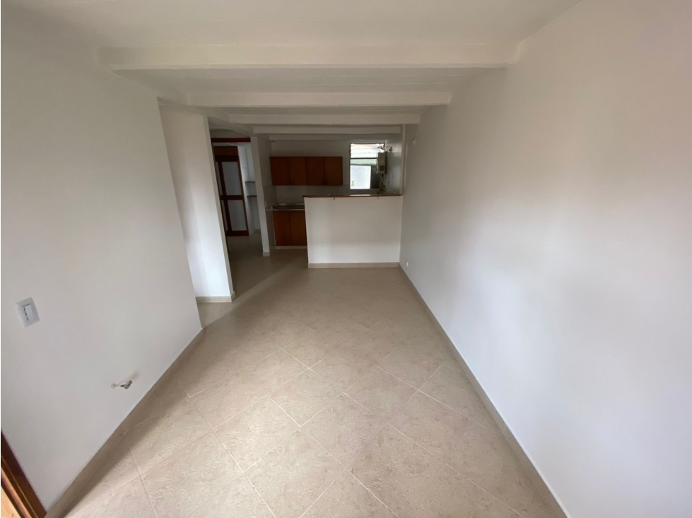 CASA BIFAMILIAR PARA VENTA EN ROBLEDO