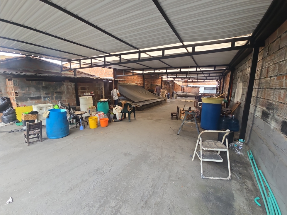 Con aire para construir edificio Casa-Lote estratégica en Envigado