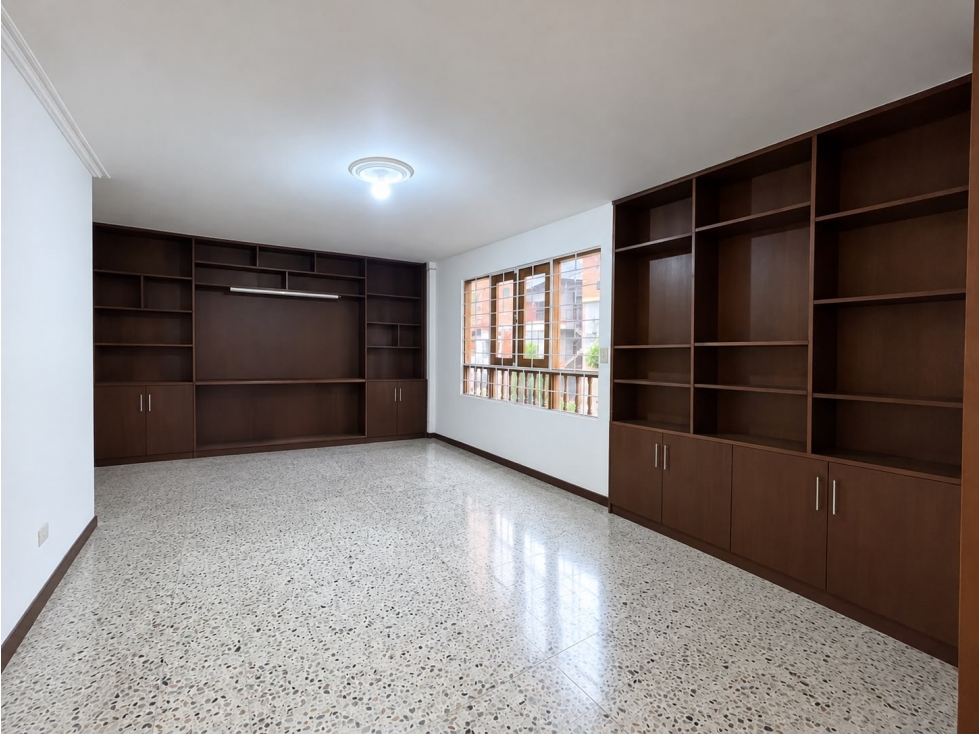 CASA EN SECTOR MIRAFLORES PARA LA VENTA