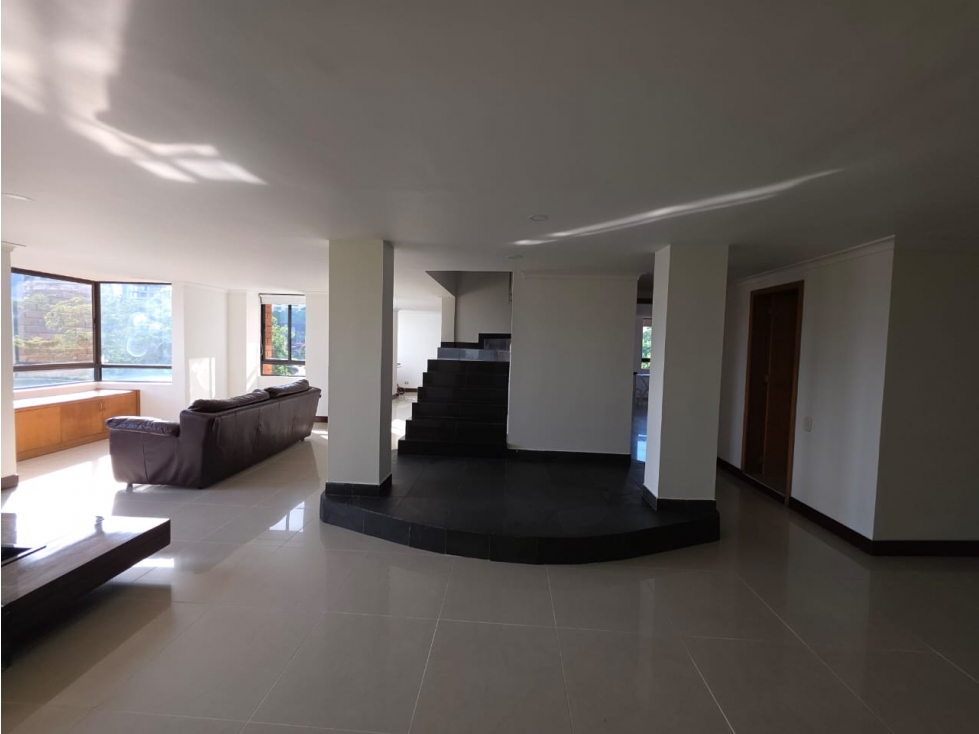 Apartamento dúplex en venta en El Poblado, Medellín — foto 4