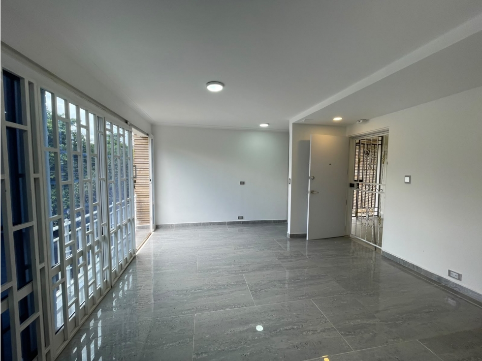 HERMOSO APARTAMENTO EN LAURELES ESTADIO PARA ARRIENDO — foto 3