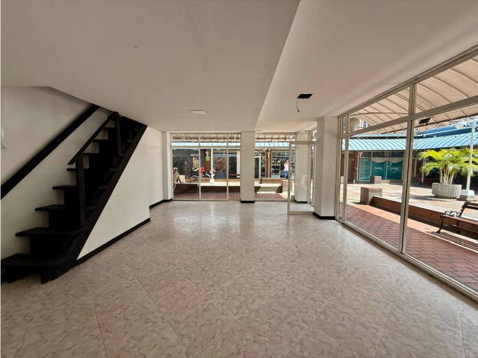 LOCAL EN VENTA - Plazuelas de San Diego — foto 2