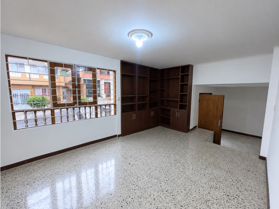 CASA EN SECTOR MIRAFLORES PARA LA VENTA — foto 2