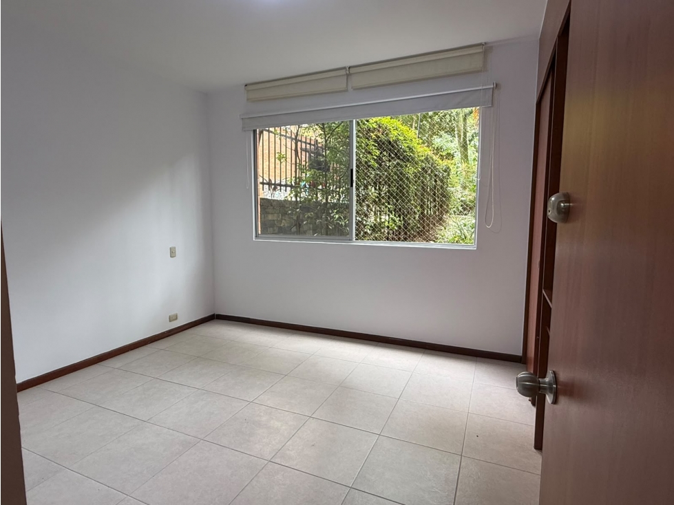 APARTAMENTO PARA ALQUILER POBLADO — foto 2