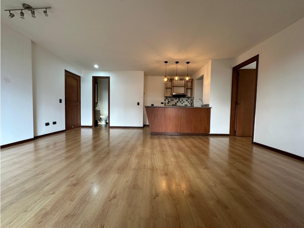 APARTAMENTO EN ALQUILER POBLADO — foto 3