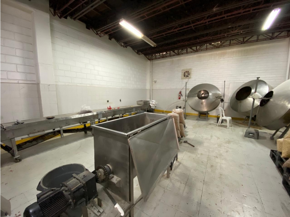 BODEGA PARA LA VENTA EN BELLO CON EXCELENTE UBICACION