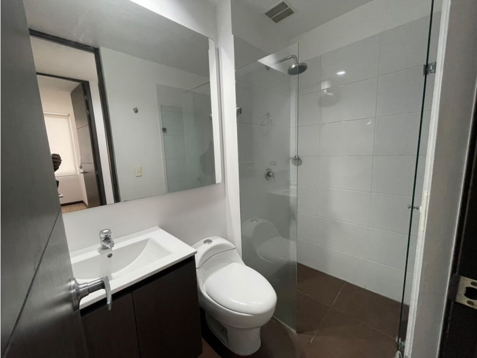 APARTAMENTO EN EL POBLADO PARA ARRIENDO — foto 6