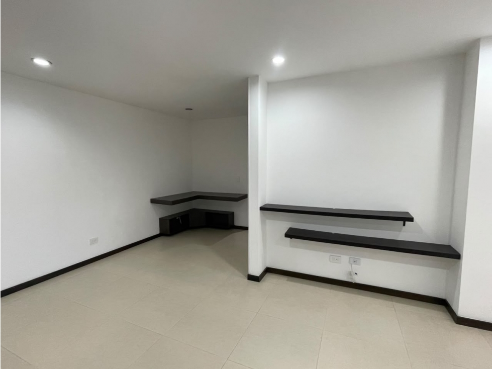 APARTAMENTO EN EL POBLADO PARA ARRIENDO — foto 3