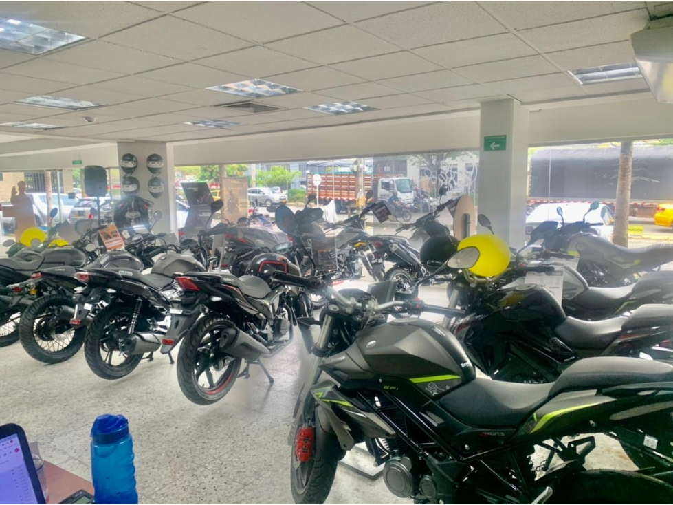 Se vende local RENTANDO, Medellin