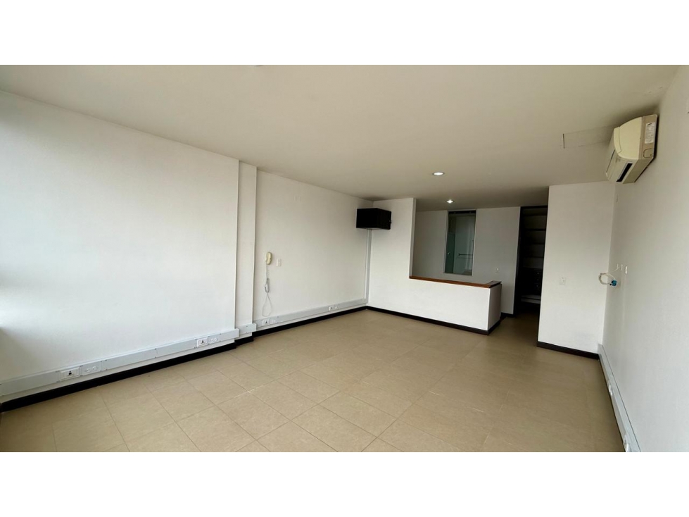 OFICINA DUPLEX EN VENTA EDIFICIO EMPRESARIAL - Sector Palmas — foto 6