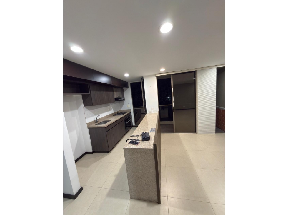 VIVE EN HERMOSO APARTAMENTO EN POBLADO, PALMAS — foto 4