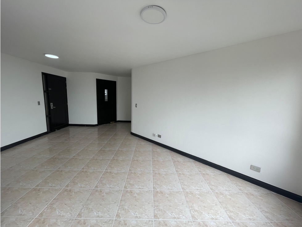 APARTAMENTO EN ARRIENDO EN CASTROPOL, LA MEJOR UBICACION — foto 4