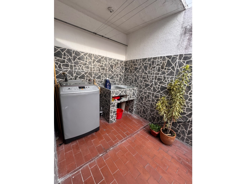 SE VENDE CASA BIFAMILIAR LA ESPERANZA — foto 3