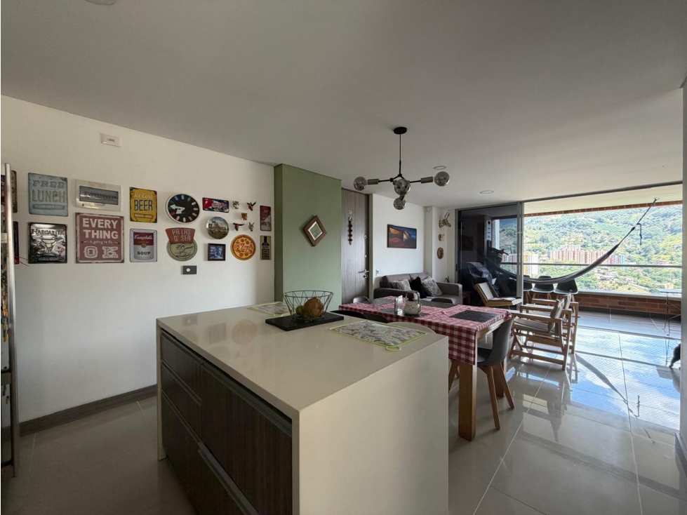 APARTAMENTO EN VENTA / LOMA DE LAS BRUJAS — foto 3