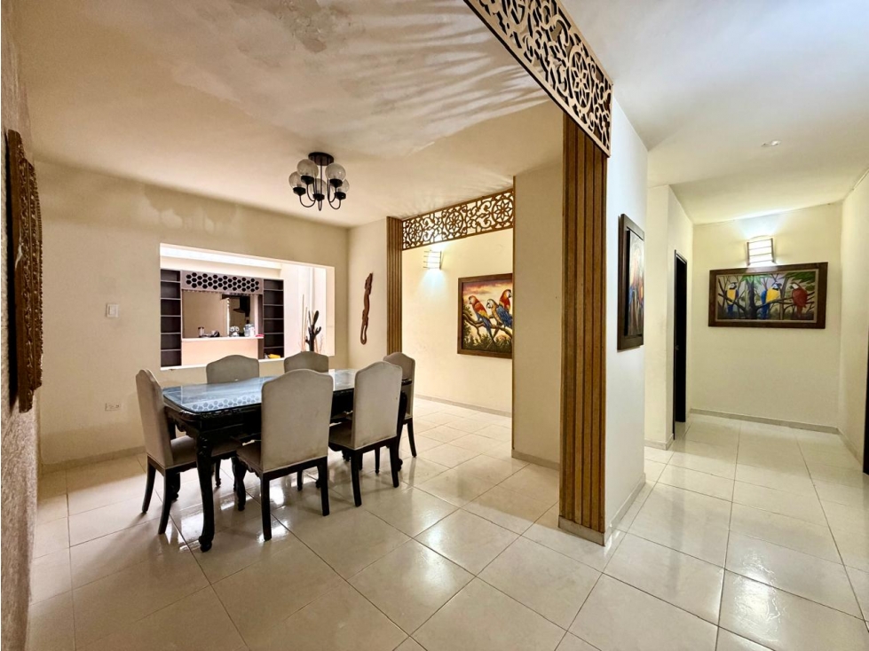 CASA DOS NIVELES EN VENTA / LAURELES