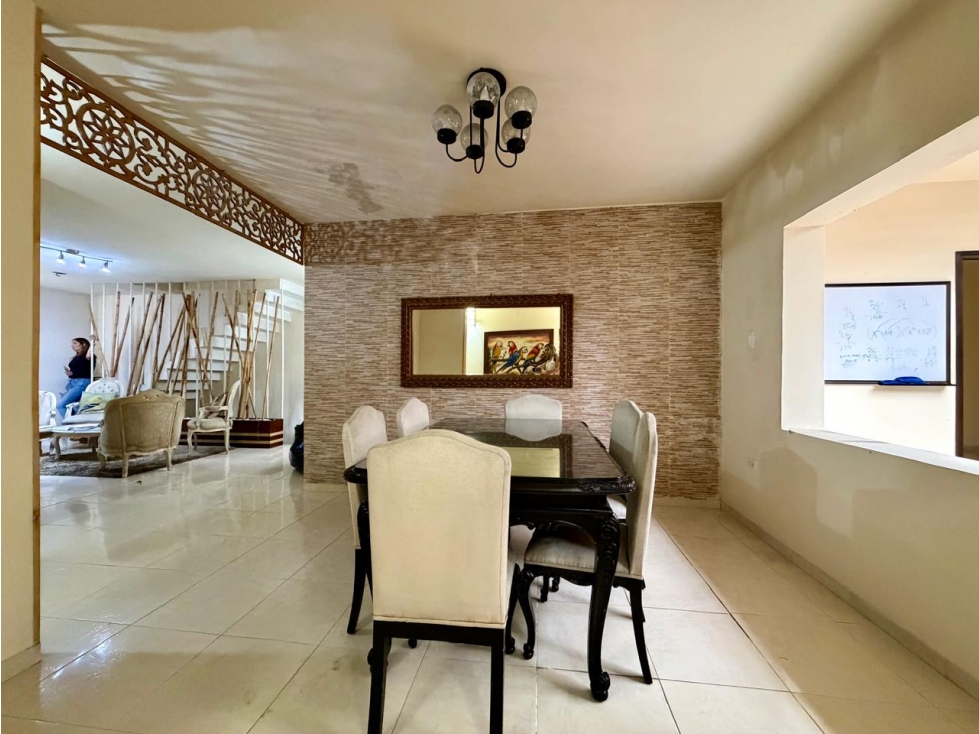 CASA DOS NIVELES EN VENTA / LAURELES — foto 2
