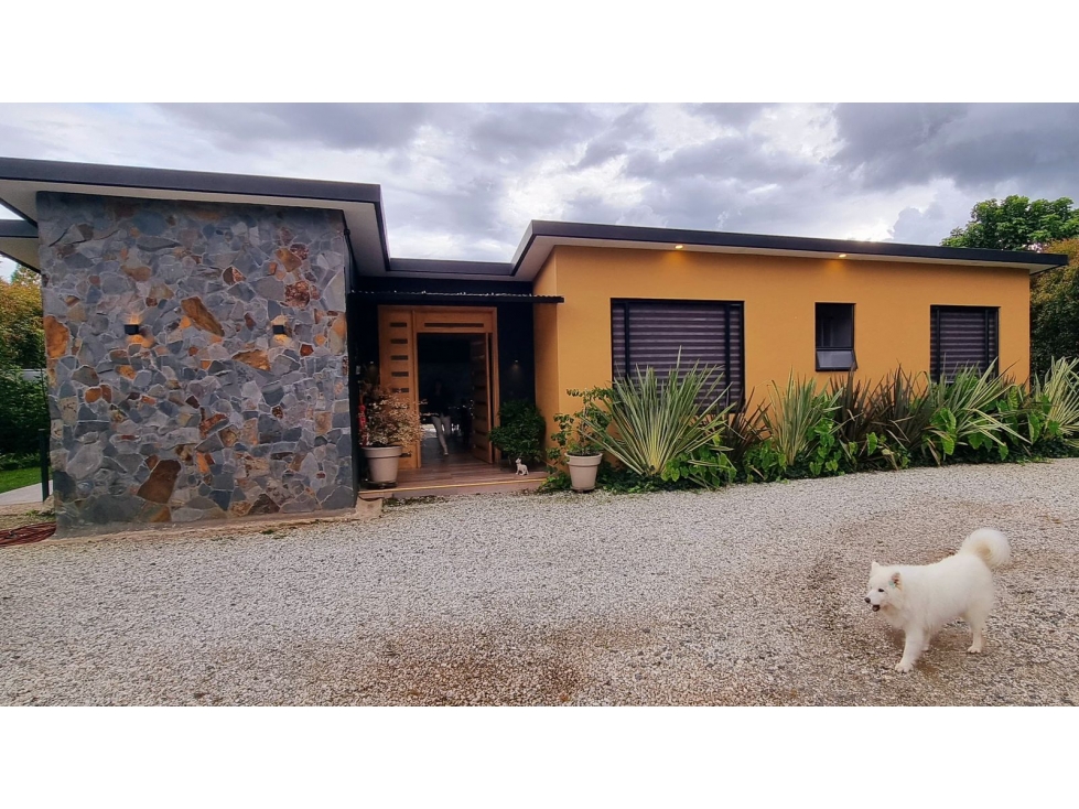 CASA CAMPESTRE ORIENTE / Entre San Antonio de Pereira y La Ceja