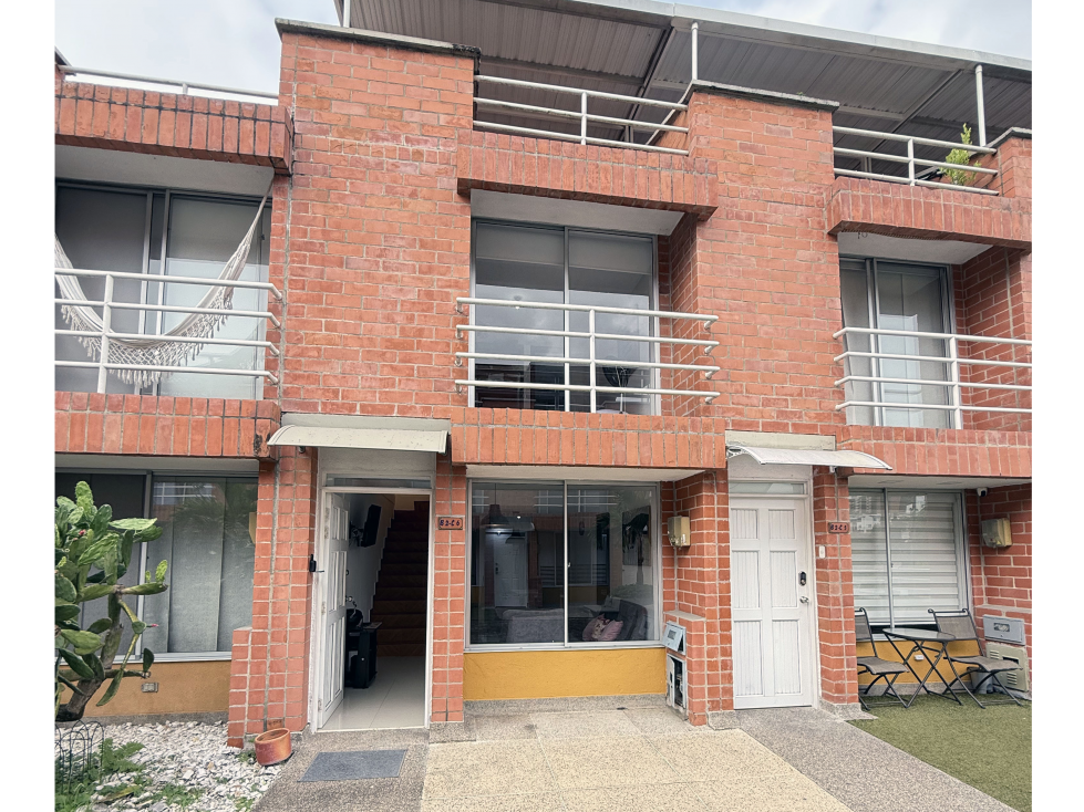 AMPLIA CASA DE 4 HABITACIONES Y 2 PISOS EN LA ITALIA, PEREIRA