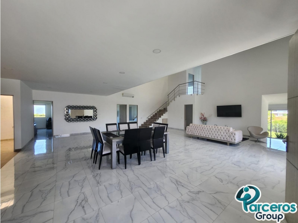 FINCA VACACIONAL DE 5 HABITACIONES, DE 2 PISOS, CERRITOS, PEREIRA