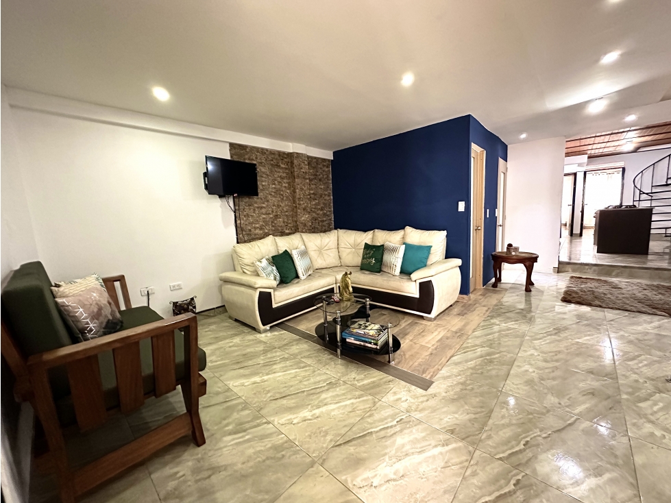 ALQUILER VACACIONAL, AMPLIO APARTAMENTO CIRCUNVALAR, PEREIRA.