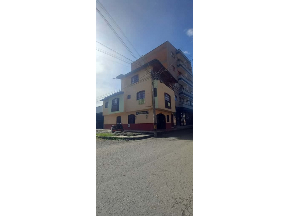 VENDO CASA ESQUINERA EN LA CEJA CON GRAN POTENCIAL
