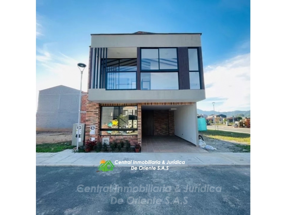 CASA EN VENTA EN UNIDAD CERRADA