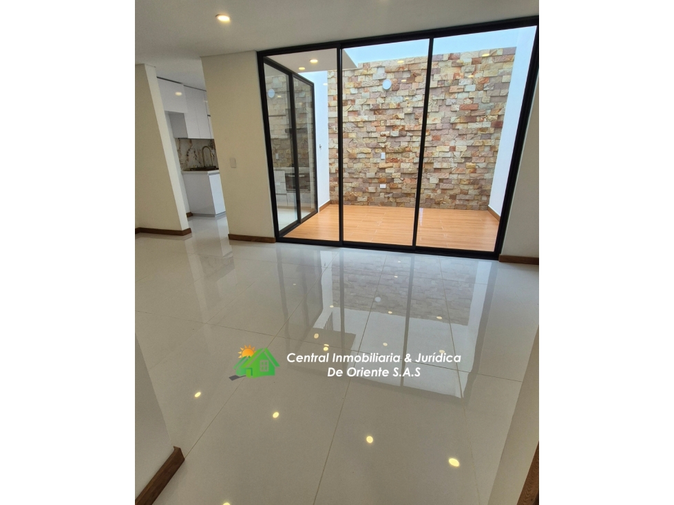 VENDO CASA EN LA CEJA CON ACABADOS DE LUJO-URBANIZACION SAN SEBASTIAN — foto 2