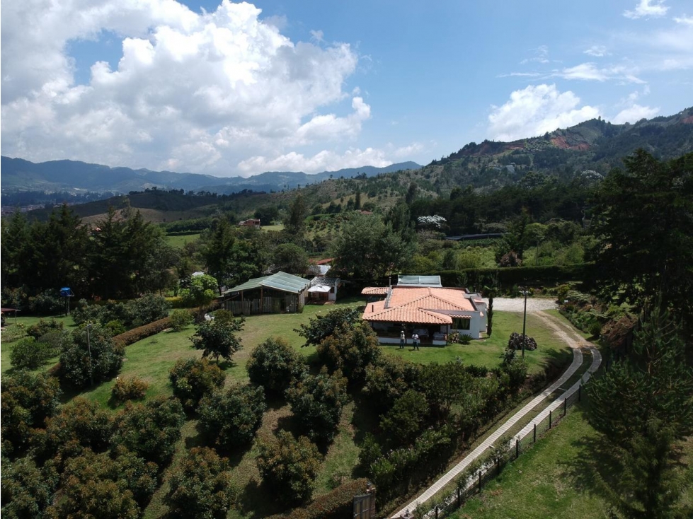 HERMOSA CASA FINCA EN VENTA