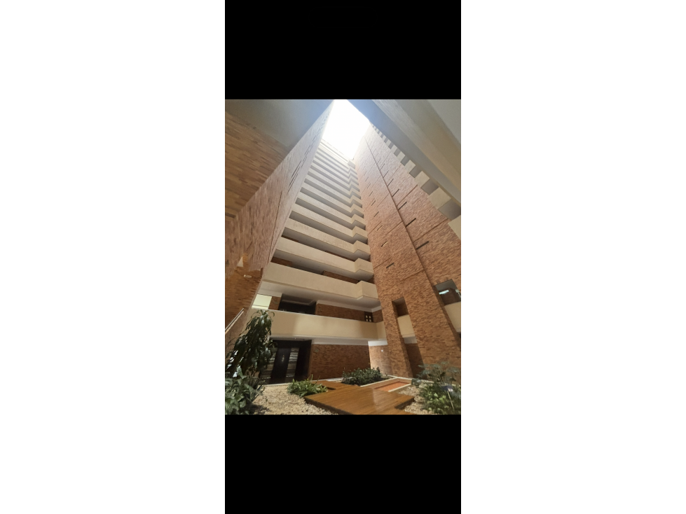 Apartamento LACALLEJA 162M2- 3 Alc- 3 Parq- 5 Baños