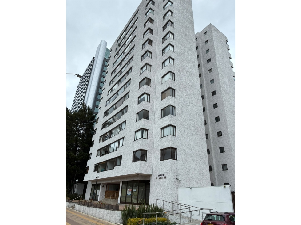 ARRIENDO APTO CHICO RESERVADO 105 M2 PISO 10 EXT 3 HAB 2 BÑ CBS 1 PARK