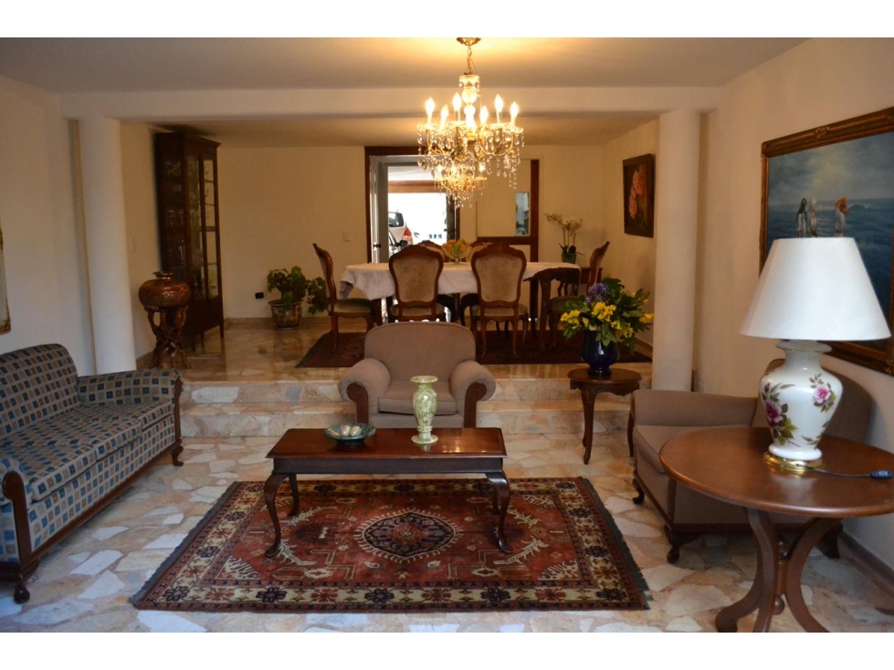VENTA EXCELENTE CASA LA ALHAMBRA, 248 MTS — foto 3