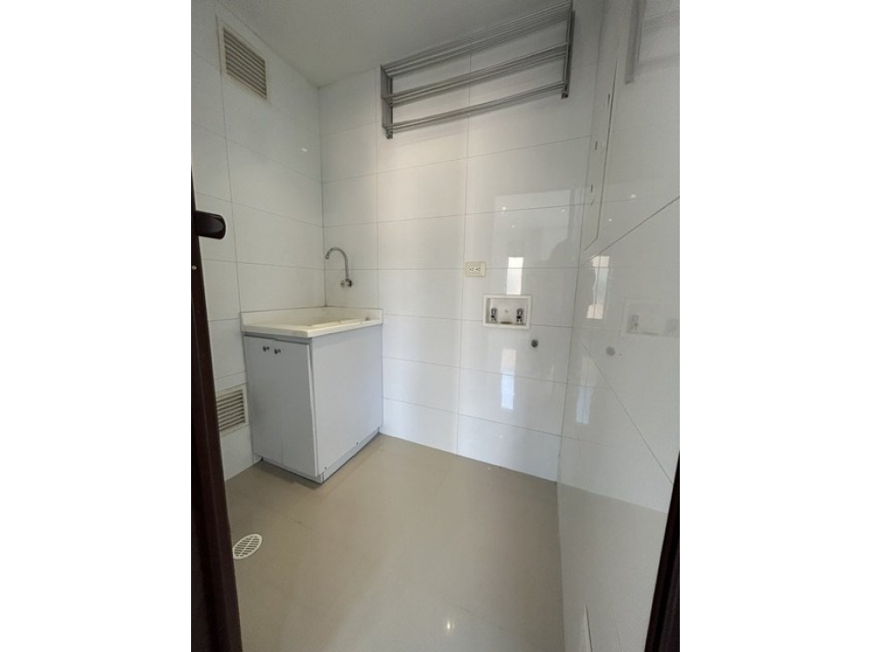 ARRIENDO APARTAESTUDIO EN STA PAULA — foto 4