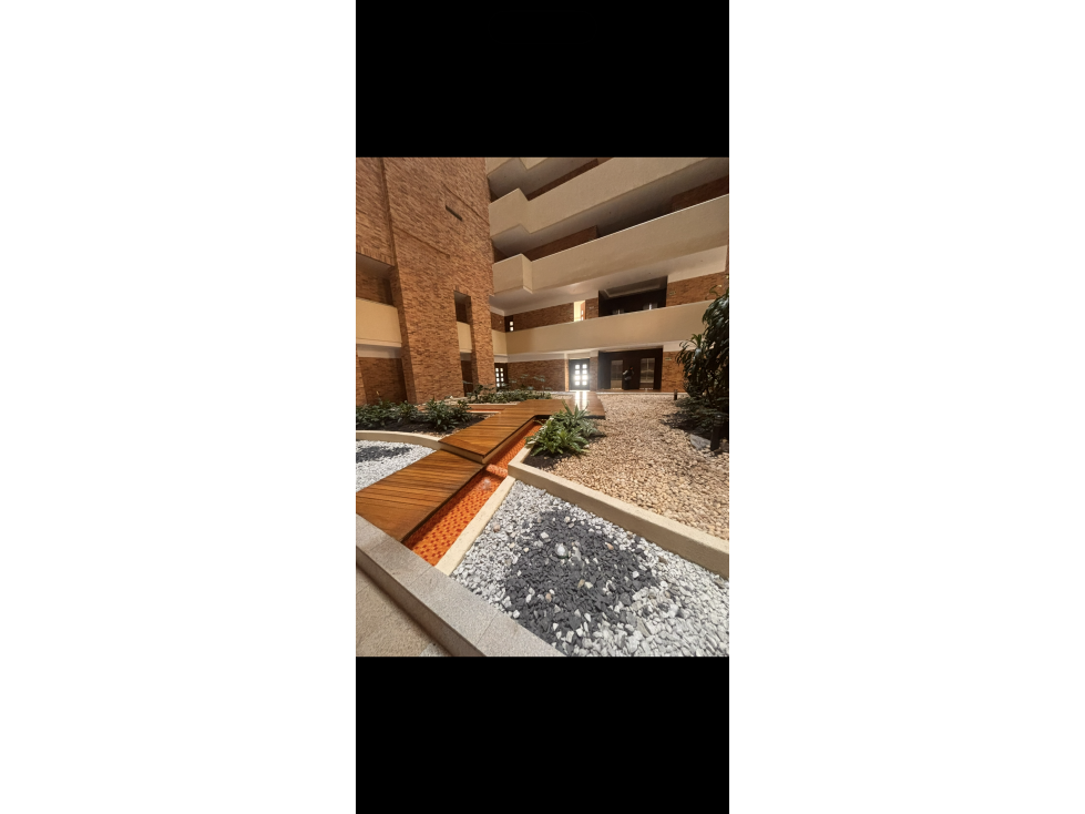 Apartamento LACALLEJA 162M2- 3 Alc- 3 Parq- 5 Baños — foto 2