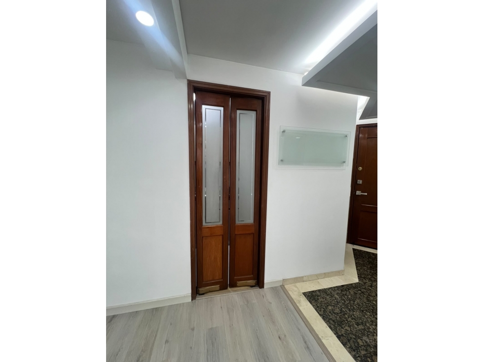 ARRIENDO OFICINA A PASOS PARQUE 93 35mts exterior $ 3 Mills - 6