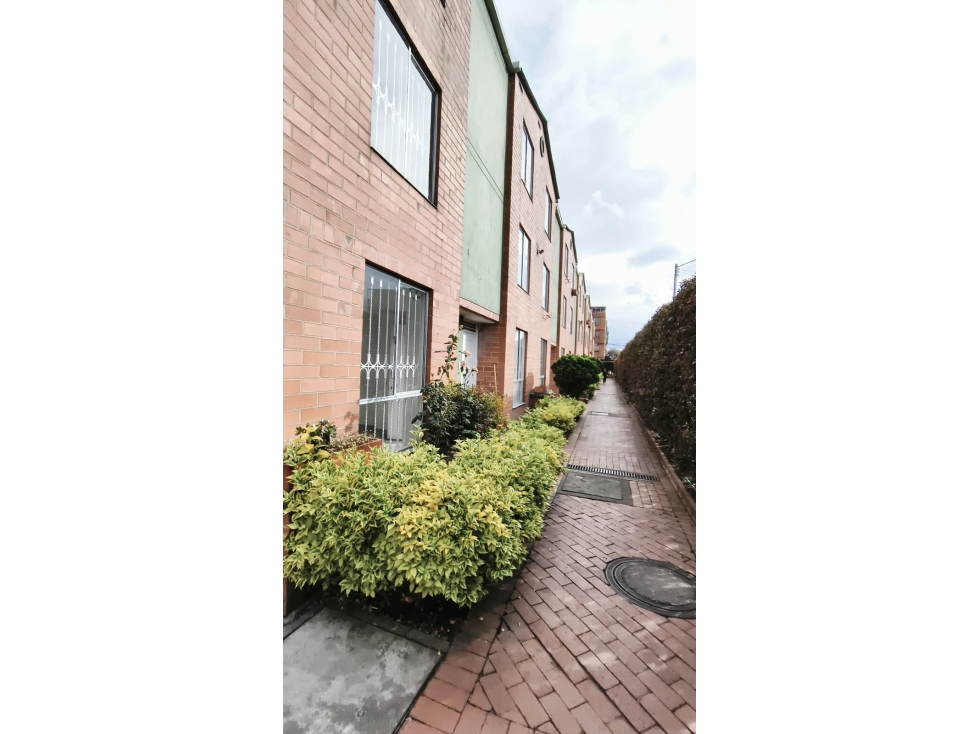 CASA EN VENTA ZARZAMORA — foto 2