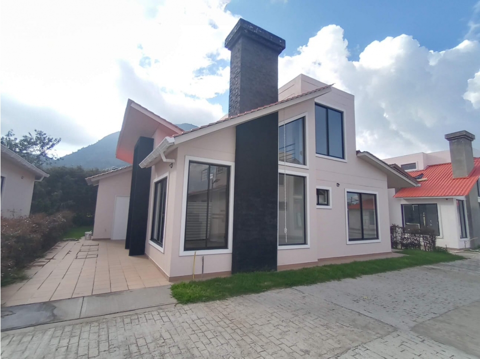 CASA EN VENTA COTA