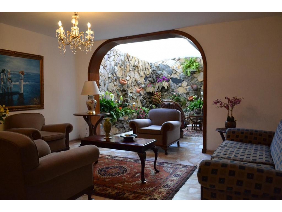 VENTA EXCELENTE CASA LA ALHAMBRA, 248 MTS — foto 2