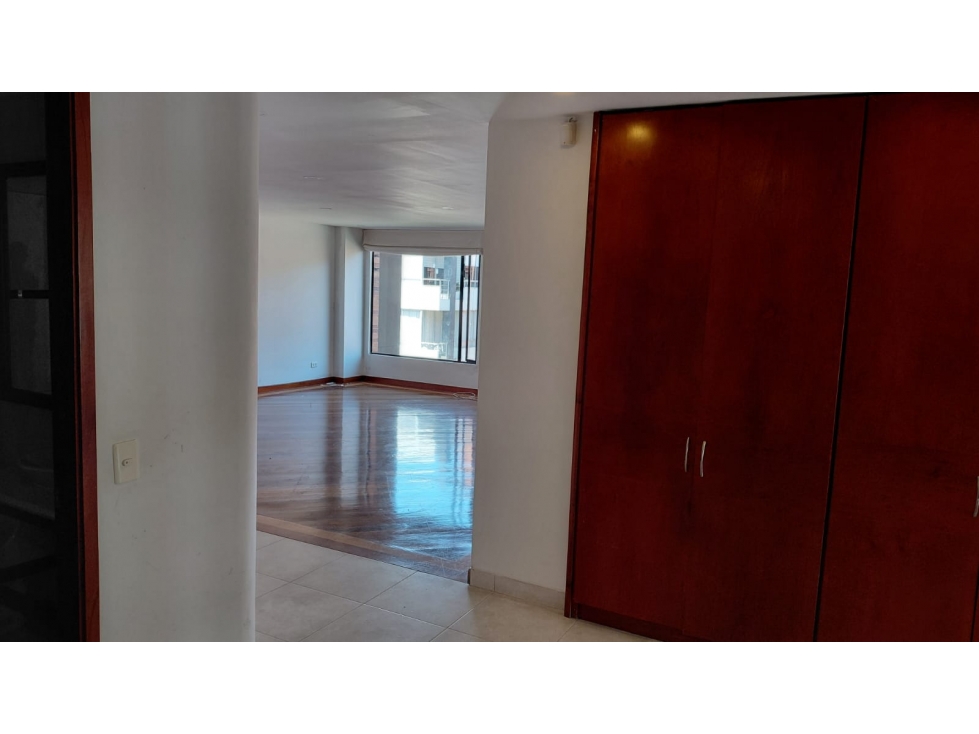 ARRIENDO APTO CHICO NAVARRA 150 M2 BALCON 3 HAB PISO 5 EXTERIOR — foto 5