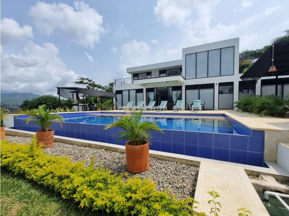 VENDO FABULOSA CASA ANAPOIMA, LOTE 2.800Mtrs, $1.900 MM