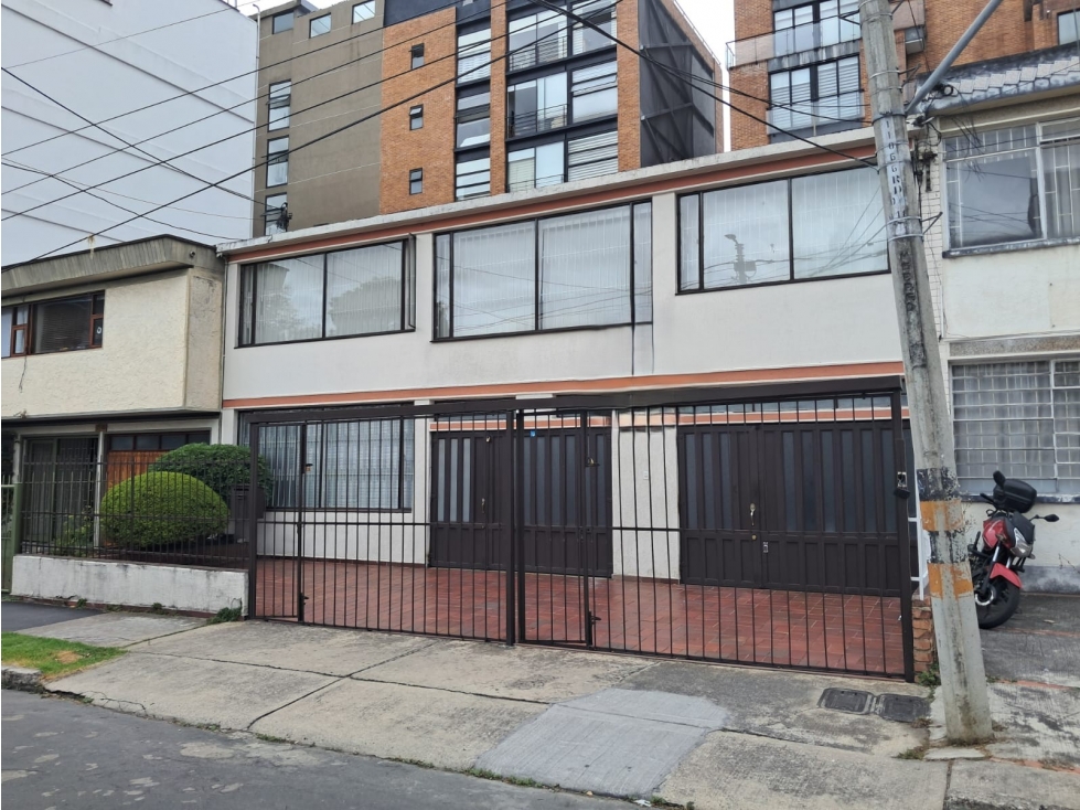 CASA EN VENTA EN SANTA BÁRBARA ORIENTAL USAQUÉN — foto 2