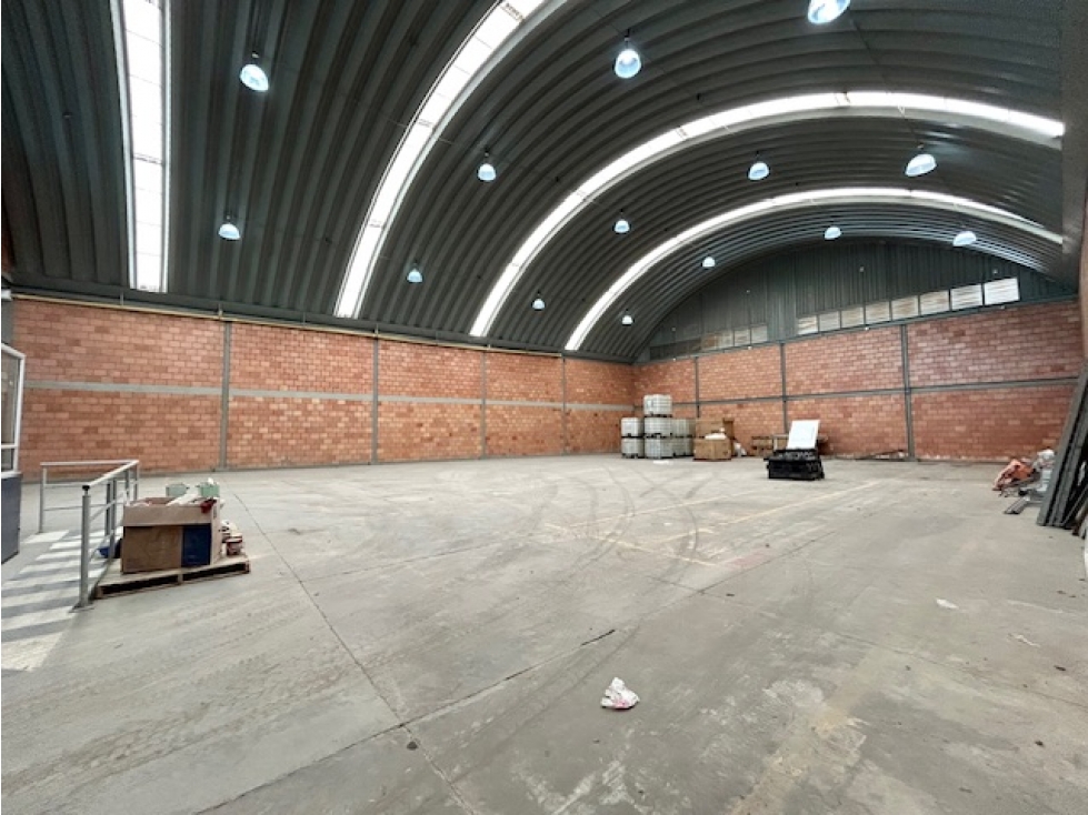 ARRIENDO BODEGA EN FONTIBON SAN PABLO.