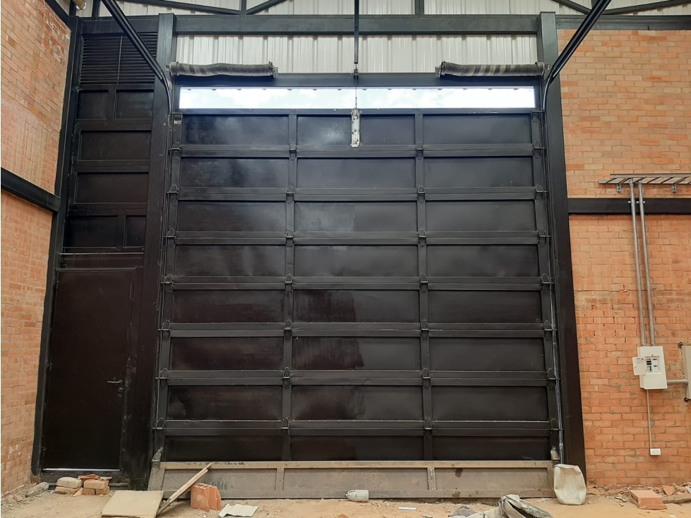 ARRIENDO BODEGA 300 M2 LIJACÁ CALLE 189 CON 9 TRIFASICA 30 KVA — foto 3