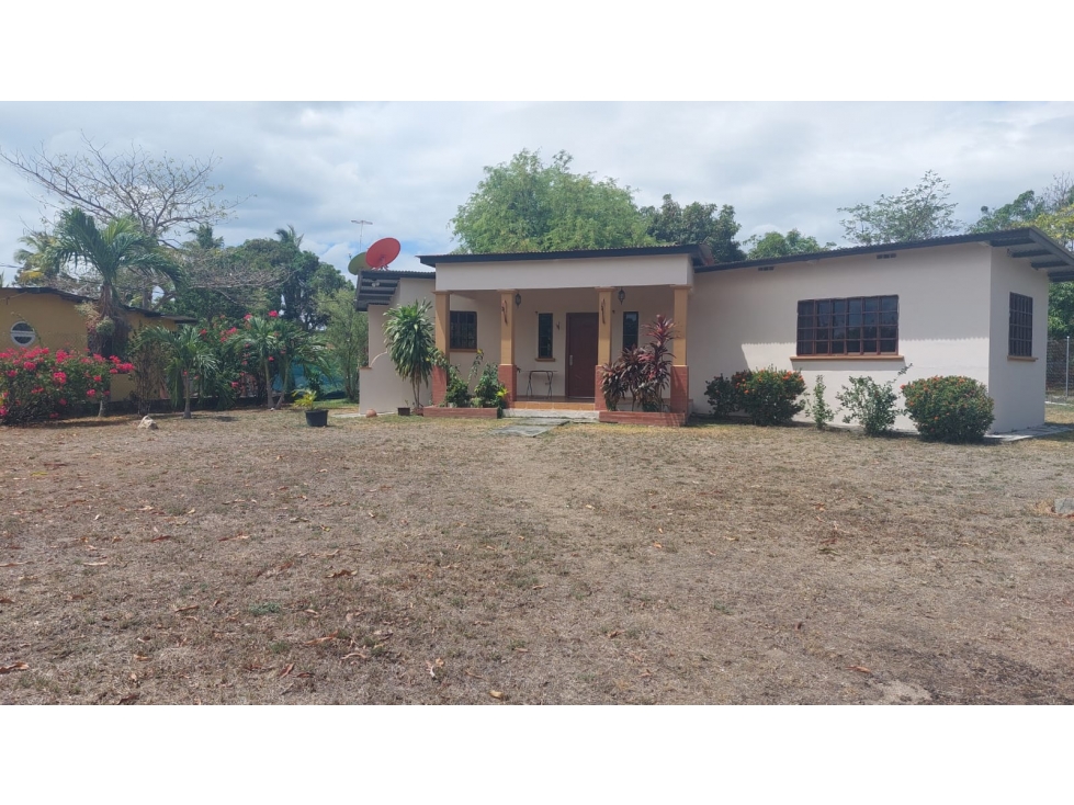 Venta de Casa en Chame con Amplio Terreno