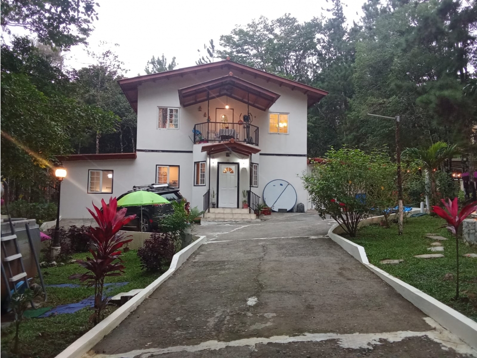 Venta de una Amplia Casa en Cerro Azul