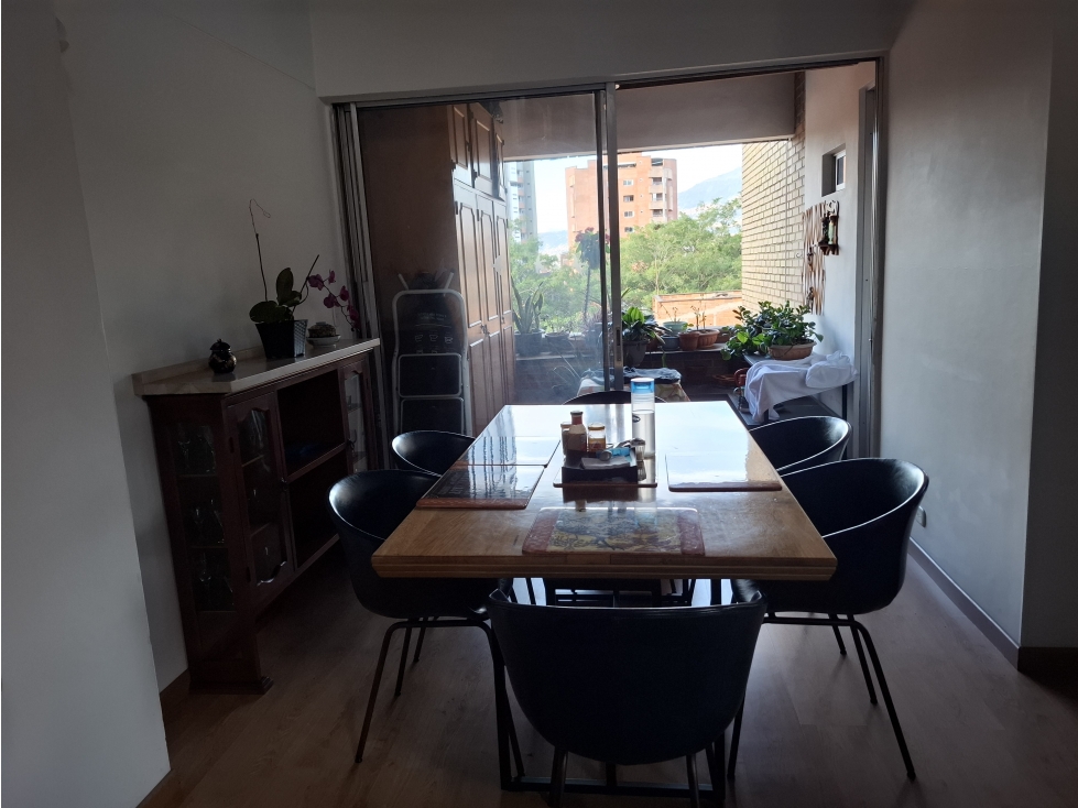 Apartamento en venta en Laureles en el segundo Parque.