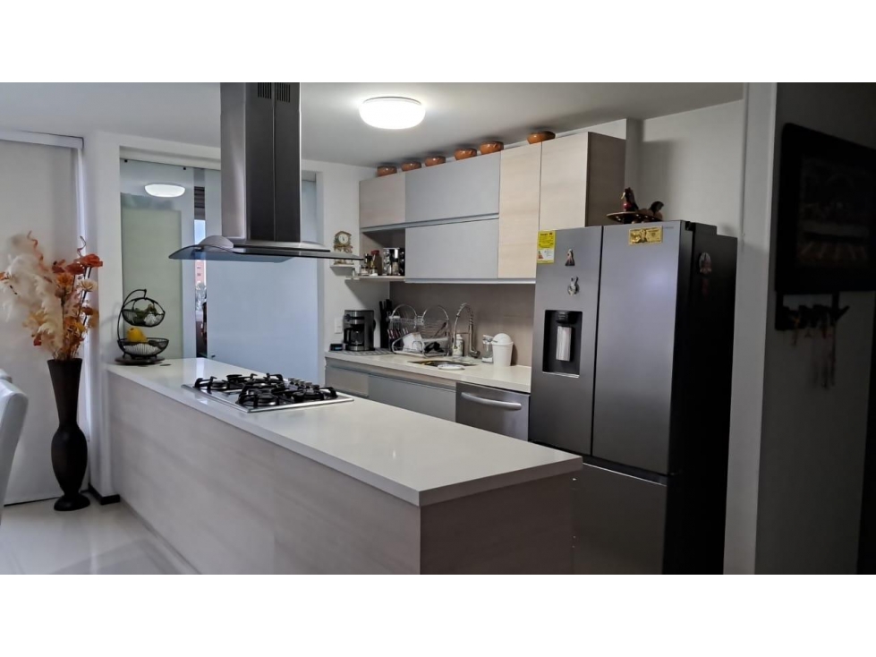 APARTAMENTO EN VENTA EN CASTROPOL POBLADO MEDELLIN — foto 2