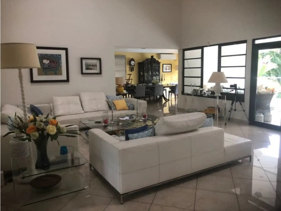 Melissa Foster Luxury Vende Hermosa Casa en Cardenas MF100
