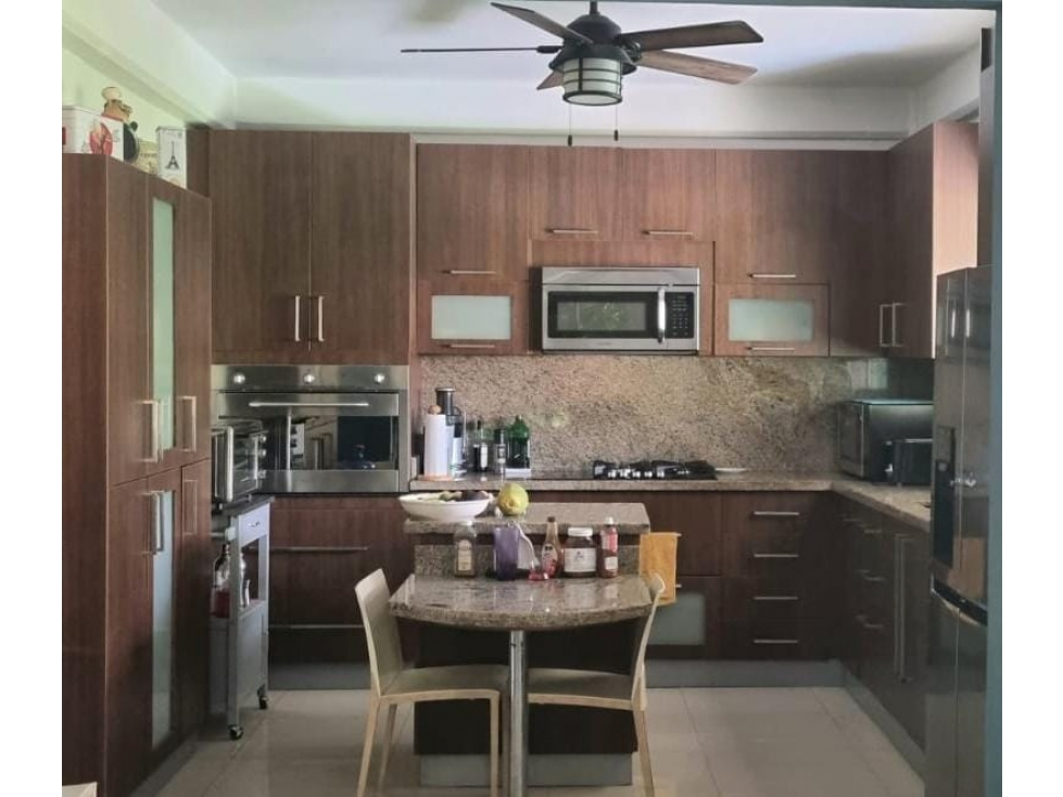 Vende Casa Dúplex Remodelada en Albrook MF1692