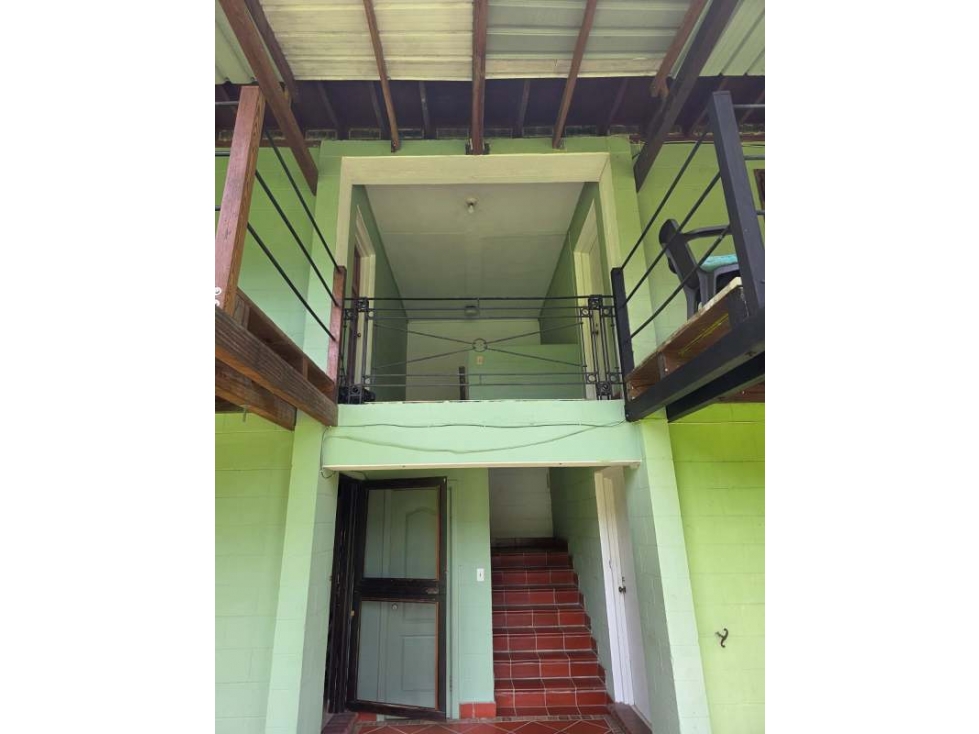 Alquila Apto de 3R en Clayton, Calle Papaya, 2do Piso MF1672 — foto 3
